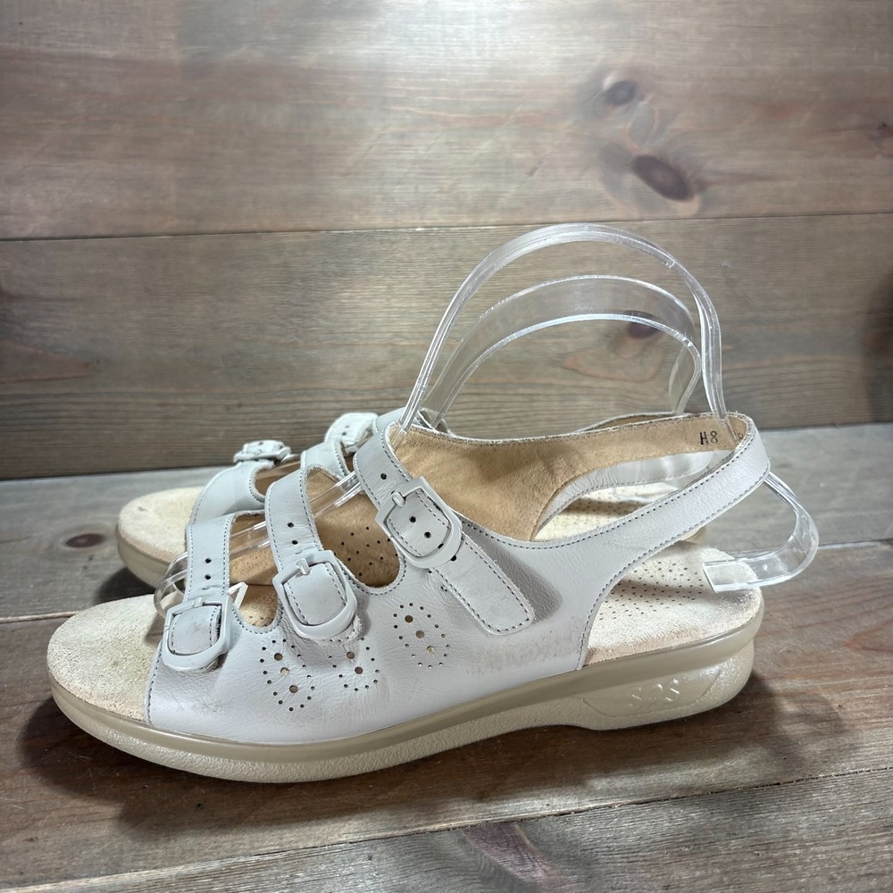SAS trio Womens size 7.5 wide shoes White Leather Buckle Strap Tripad sandals